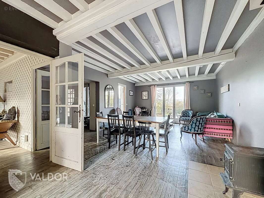 Maison à MOGNENEINS