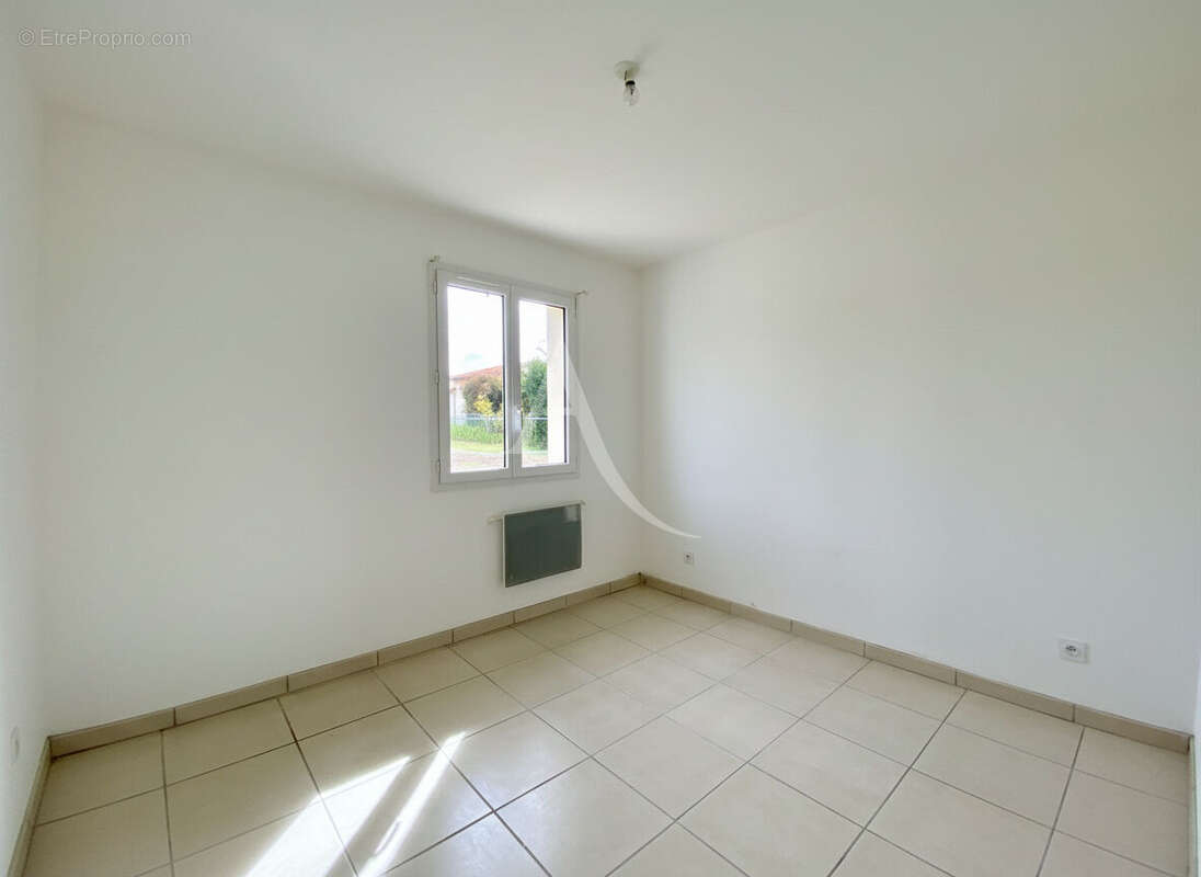 Maison à SAINT-BONNET-SUR-GIRONDE
