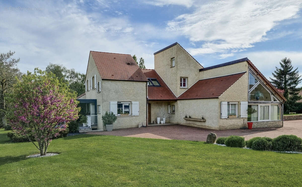 Maison à AVALLON