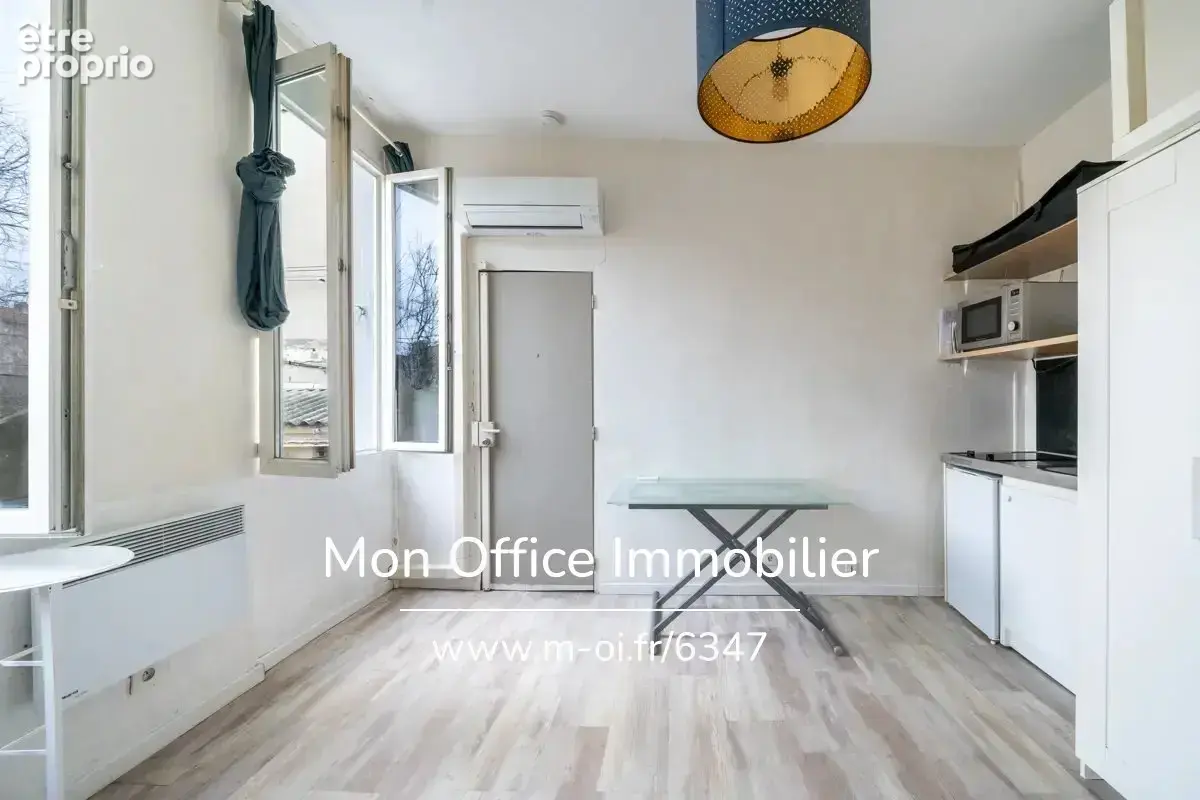Référence : 7209-MCO - Appartement une pièce au premier étage refait à neuf - photo 4