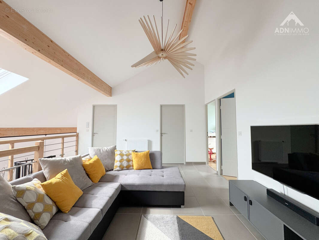 Appartement à PERON