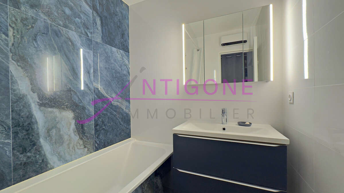 Appartement à SIX-FOURS-LES-PLAGES