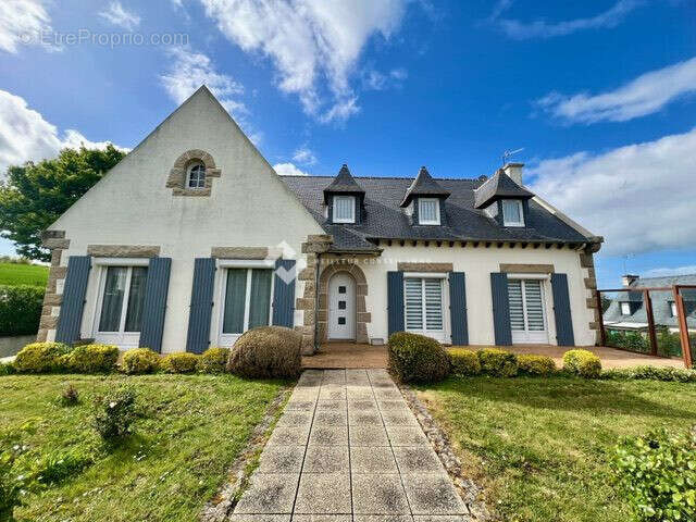 Maison à YFFINIAC