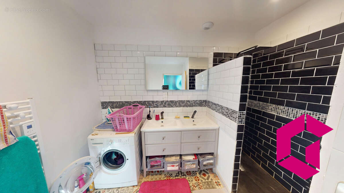 Maison à SAINT-PIERRE-DU-CHAMP