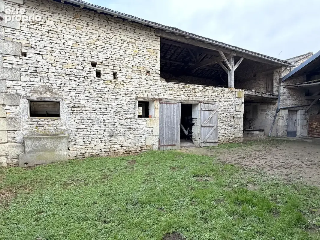 Maison plain pied, 150 m2, 3 chambres, dépendances, cave. Terrain clos de 1227 m2 - photo 17