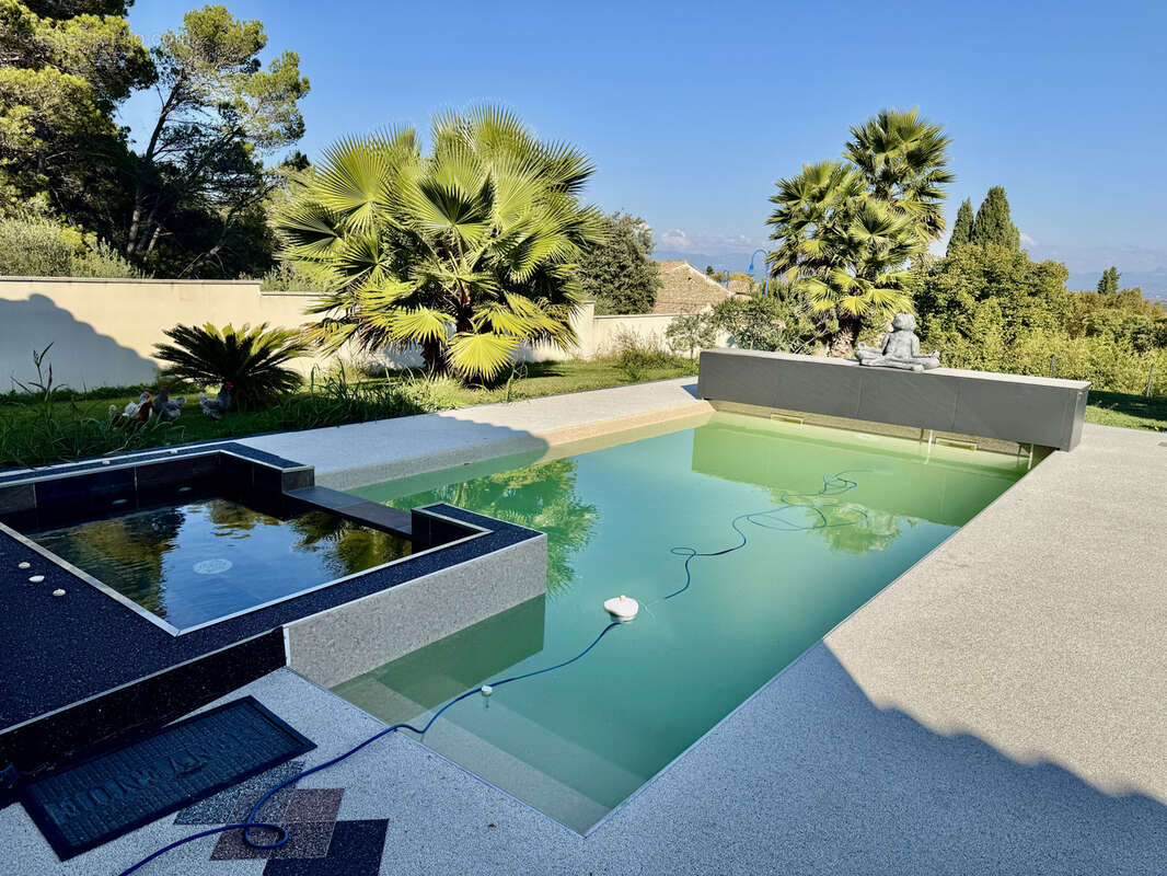 Maison à SAINTE-CECILE-LES-VIGNES