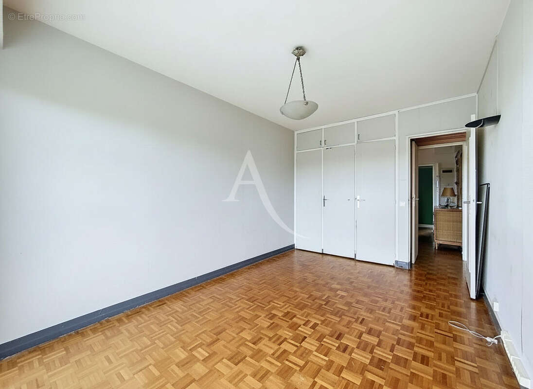 Appartement 5 pièces de 133 m² - Saint-Germain-en-Laye - photo 17
