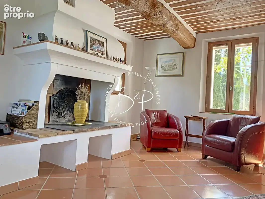 CARCES à VENDRE Bastide et bergerie en pierre au coeur d'un hameau provençal  4 chambres piscine garage sur  3300 m² de terrain  - photo 17
