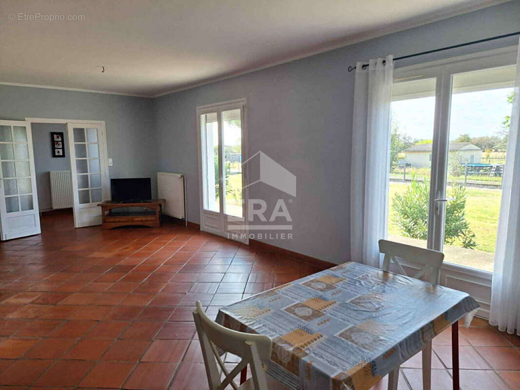 Maison à SAINT-SEURIN-SUR-L&#039;ISLE