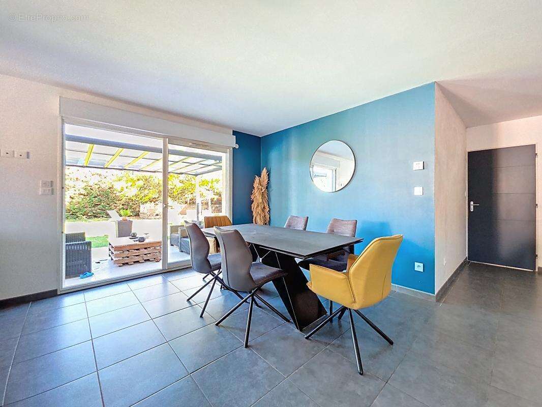 Maison à SAINT-PIERRE-DE-CHANDIEU