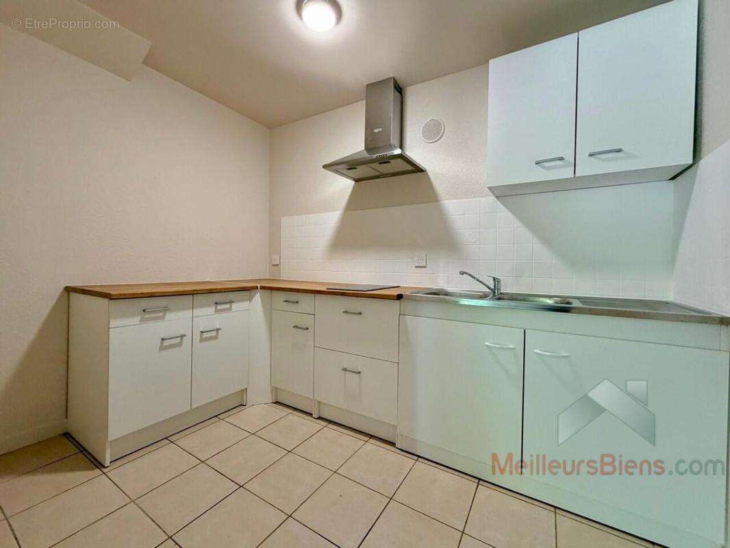 Appartement à MONTMOROT