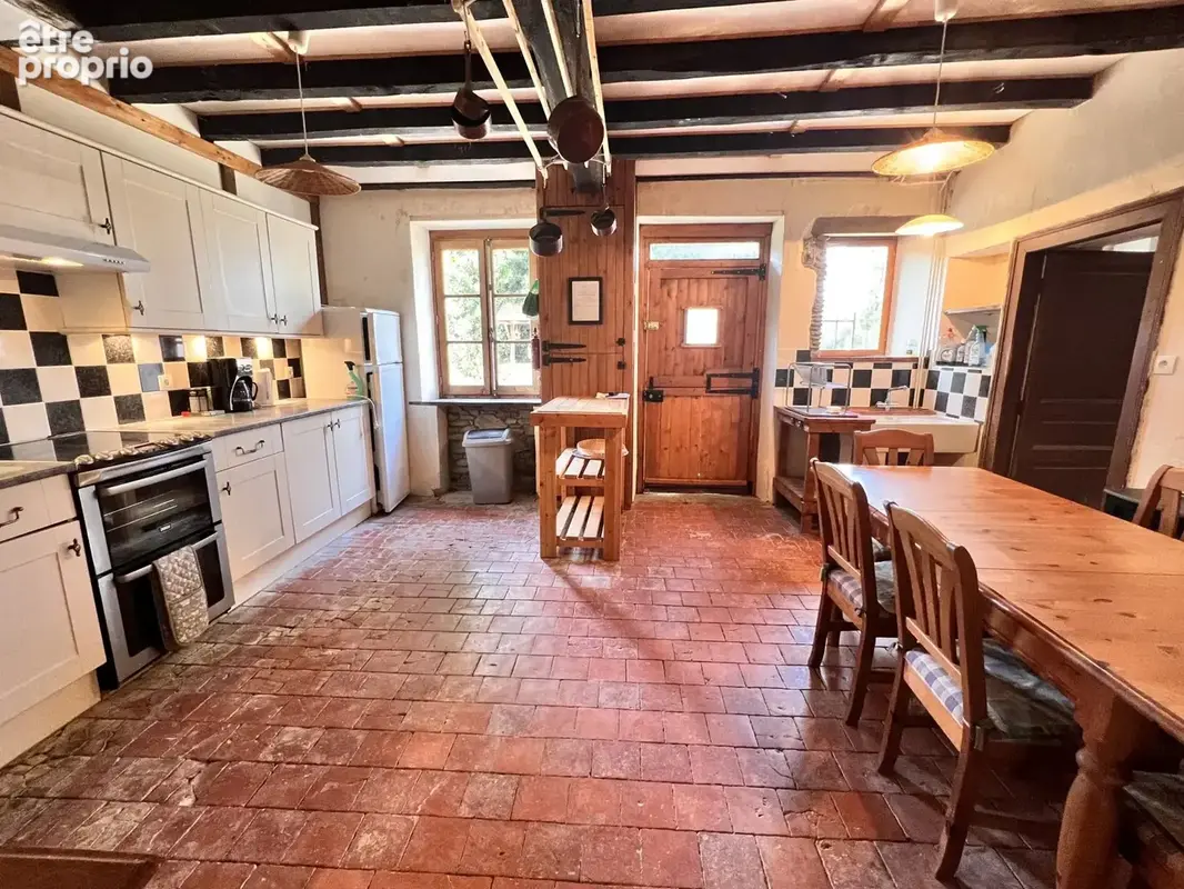 Propriété rénovée avec trois logements, située dans la campagne de l’Indre - photo 11