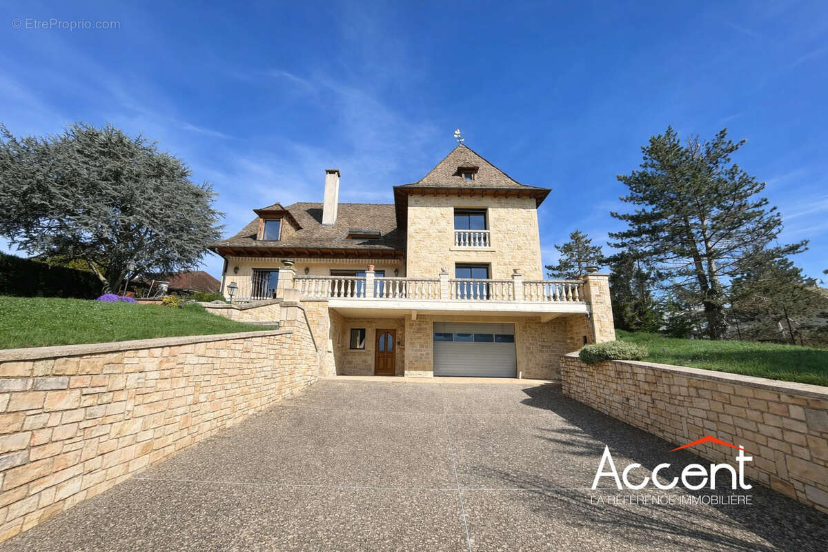 Maison à ONET-LE-CHATEAU
