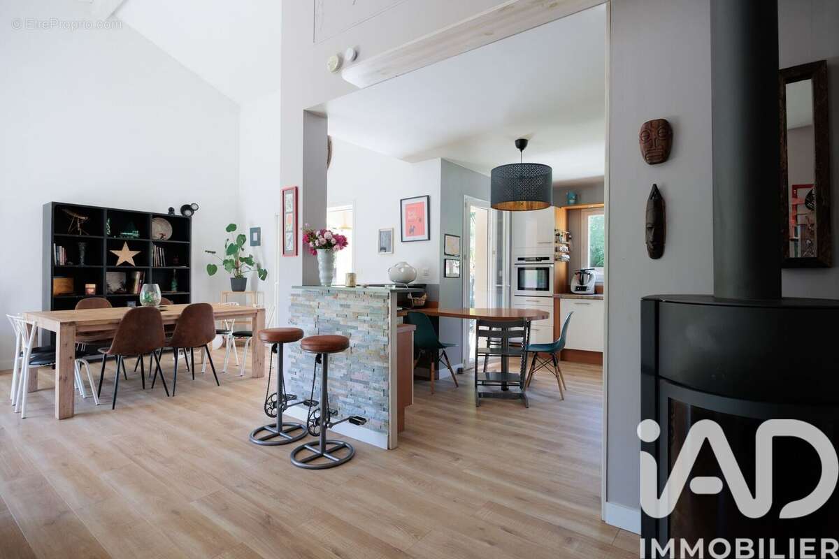 Photo 3 - Maison à SAINT-GENIS-LES-OLLIERES