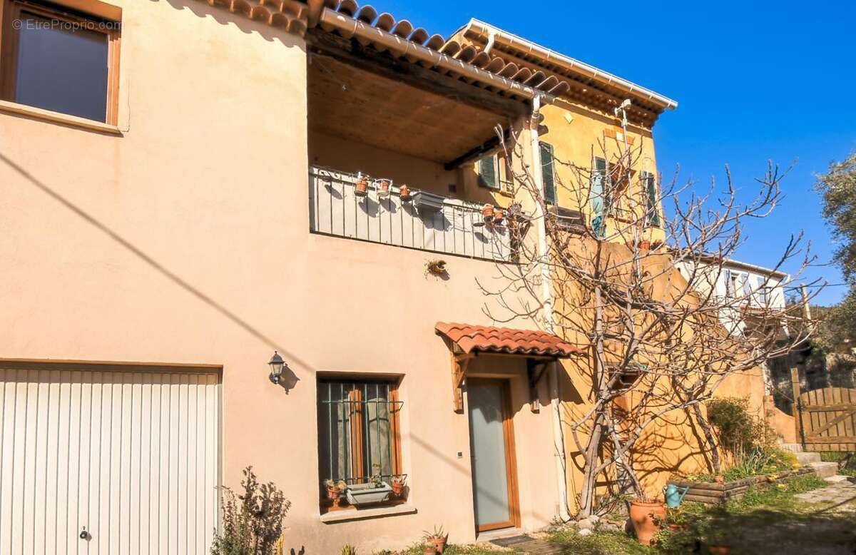 Maison à COLOMARS