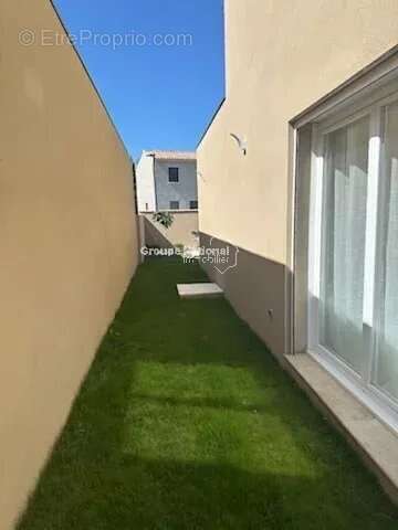 SÉNAS   Villa  T5  très récente - photo 9