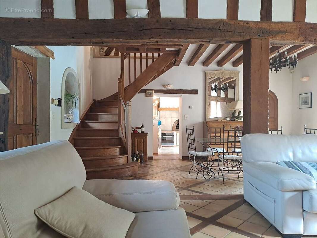 Maison à SAINT-CYR-SOUS-DOURDAN