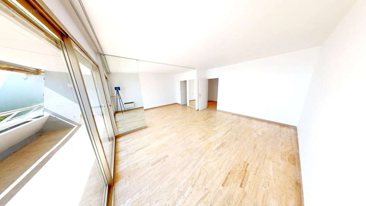 Appartement à VILLENEUVE-LOUBET