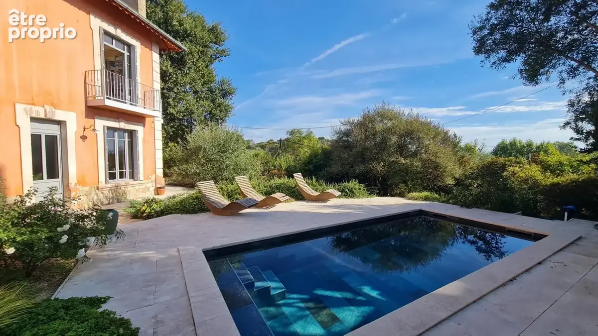 Maison de Maître entièrement rénovée - 202 m2 - 4 chambres - piscine - garage - terrain 600 m2. - photo 2