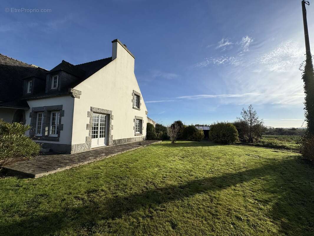 Maison à SAINT-FREGANT