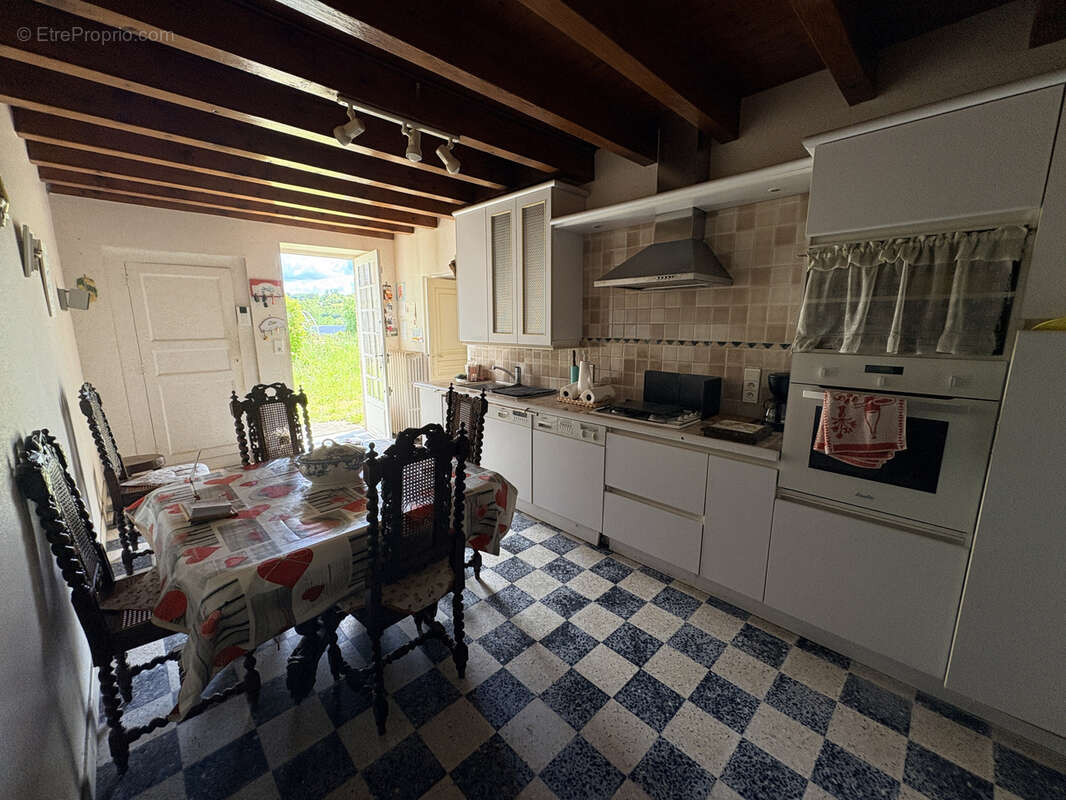 Maison à BELLENAVES