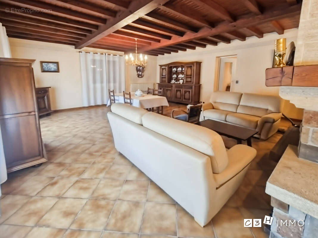 Maison à PINS-JUSTARET