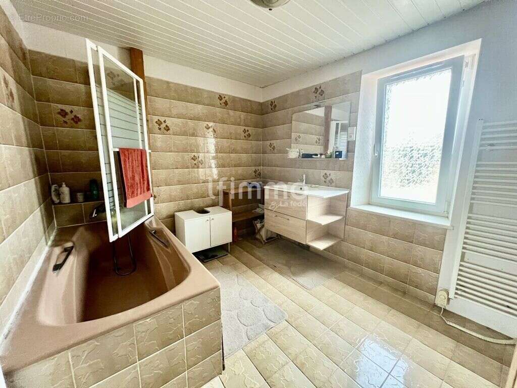 Maison à rafraichir de 103 m² – 33920 Saint-Yzan-de-Soudiac - photo 2