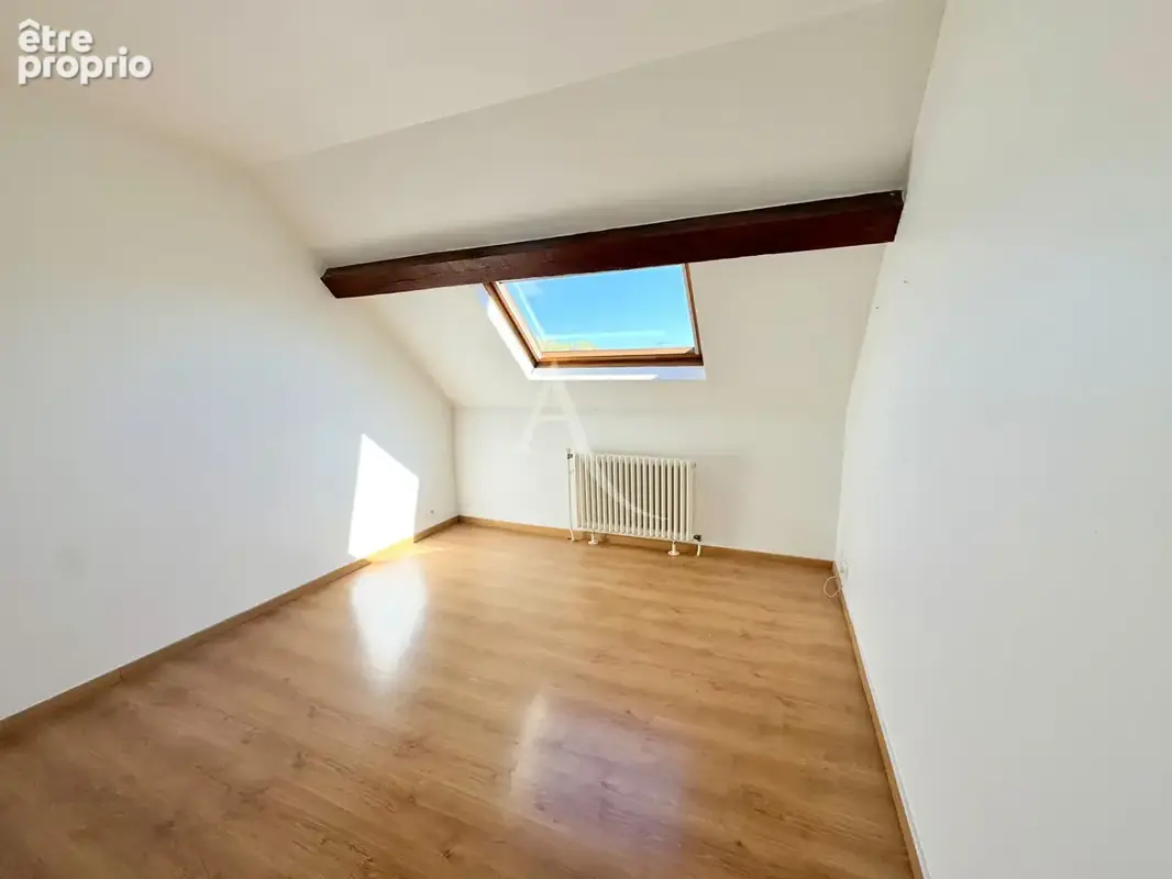T3 de plus de 80 m2 au sol dans un immeuble de charme - photo 8