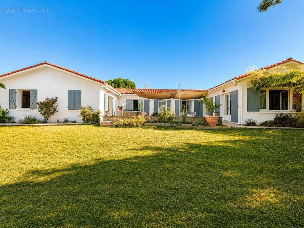 **LA JARRIE – Maison de plain-pied de 172 m²** - photo 8