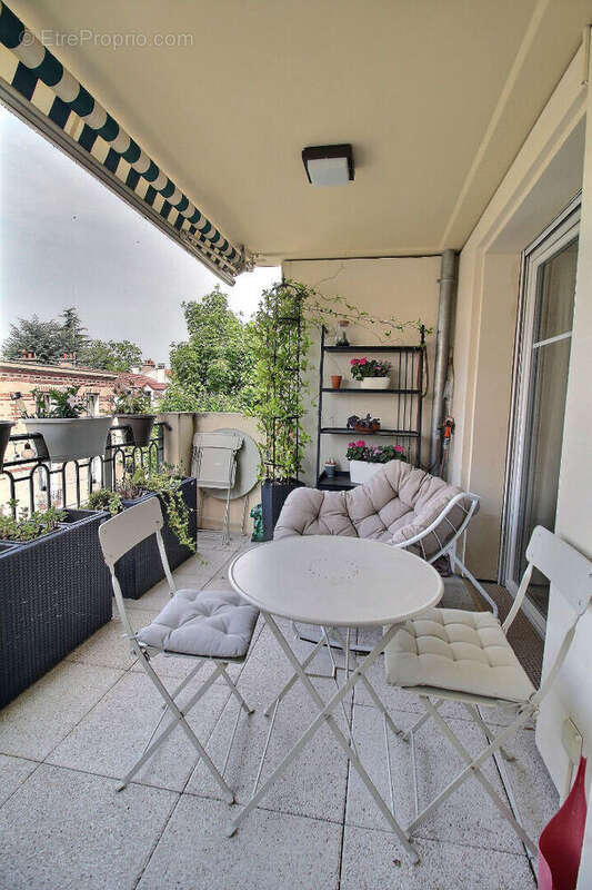 Appartement à LA GARENNE-COLOMBES