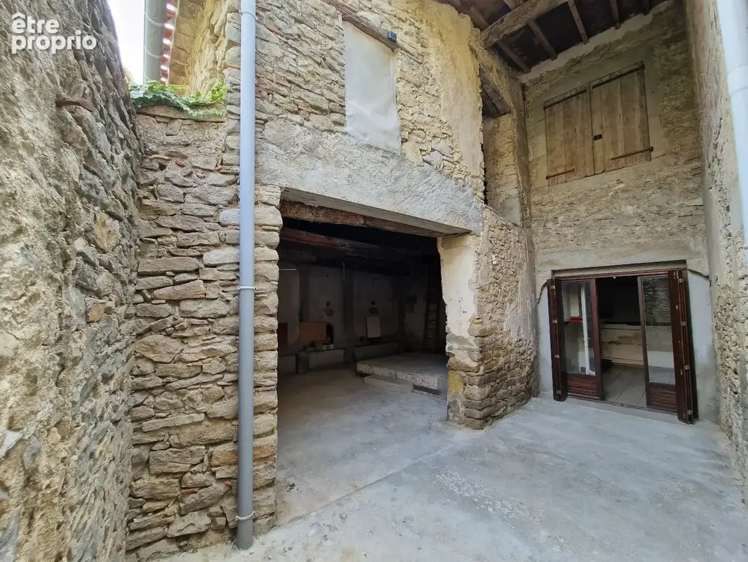 Maison de village en pierre 2 faces de type 3/4 avec remises et cour attenantes - photo 19