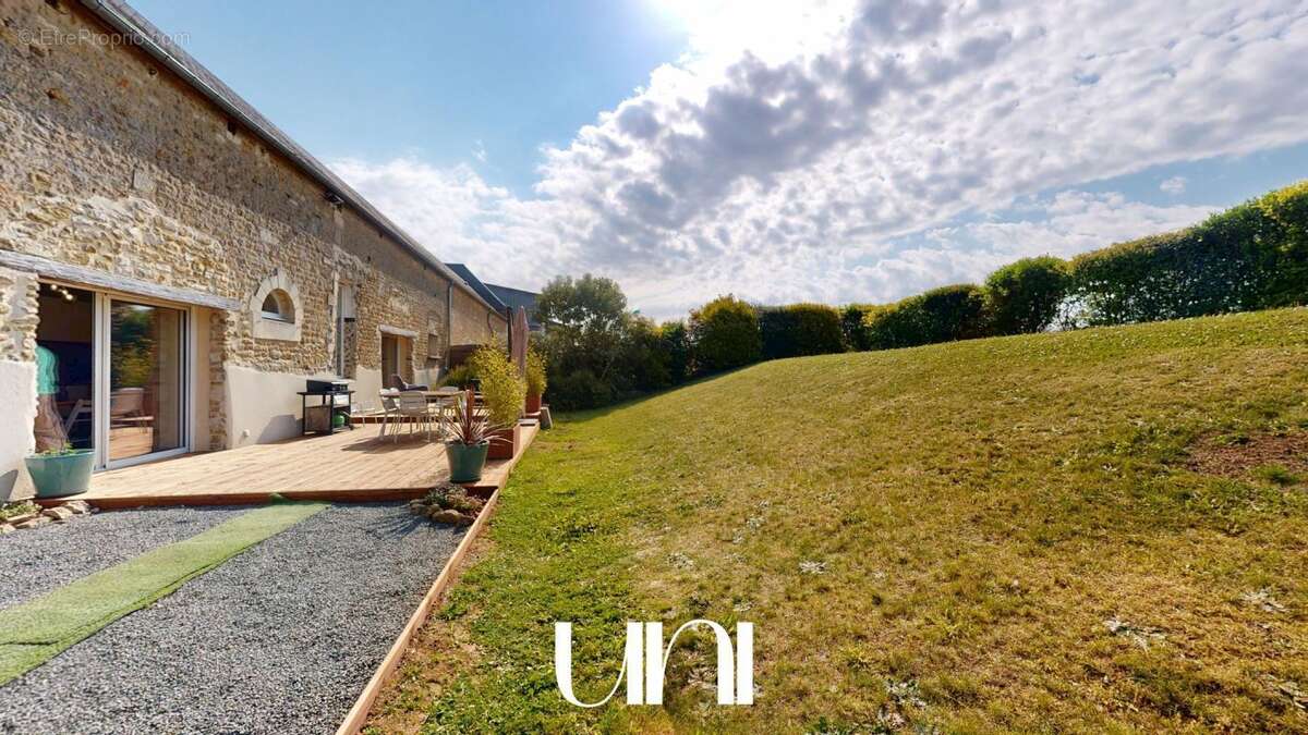 Maison à CLINCHAMPS-SUR-ORNE