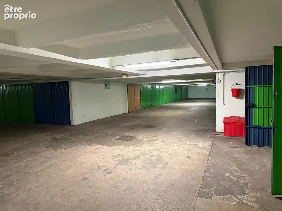 Parking à PARIS-11E