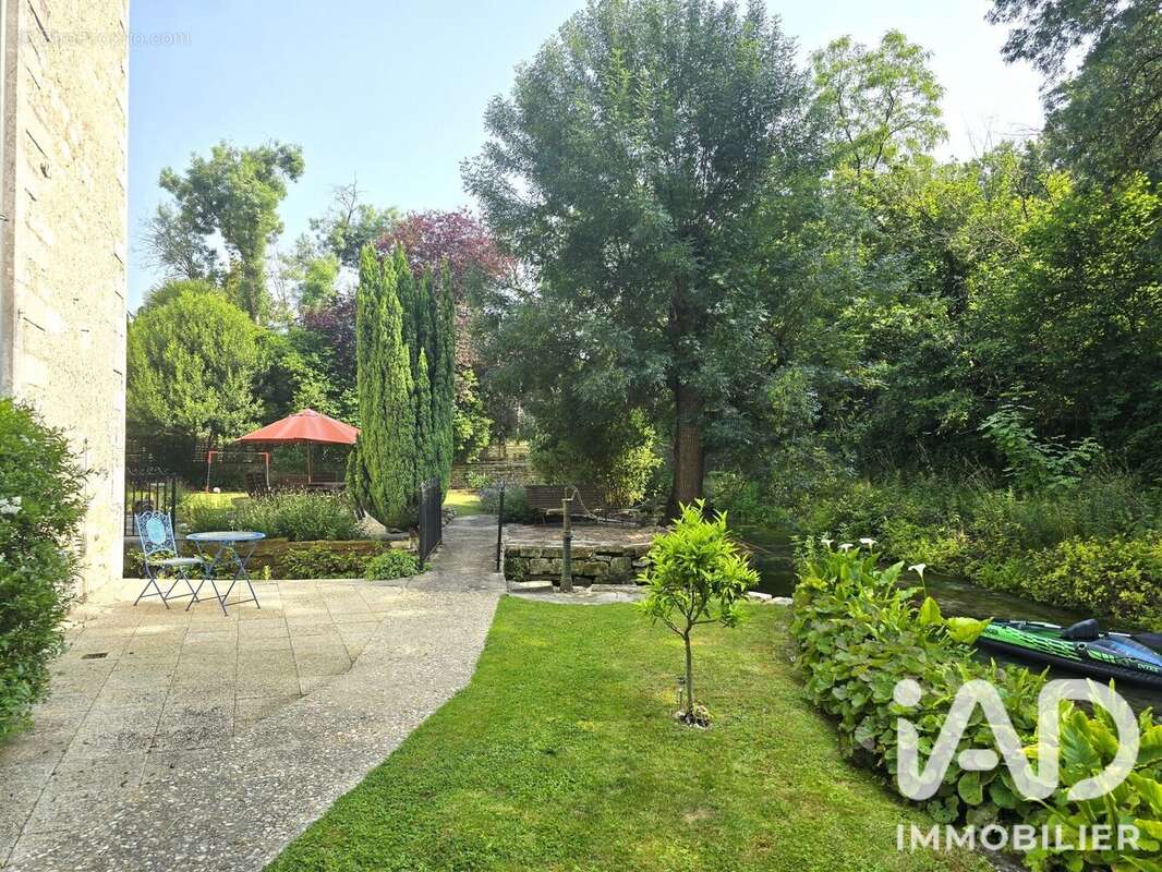 Maison 626 m² à Bourg-Charente  - photo 5