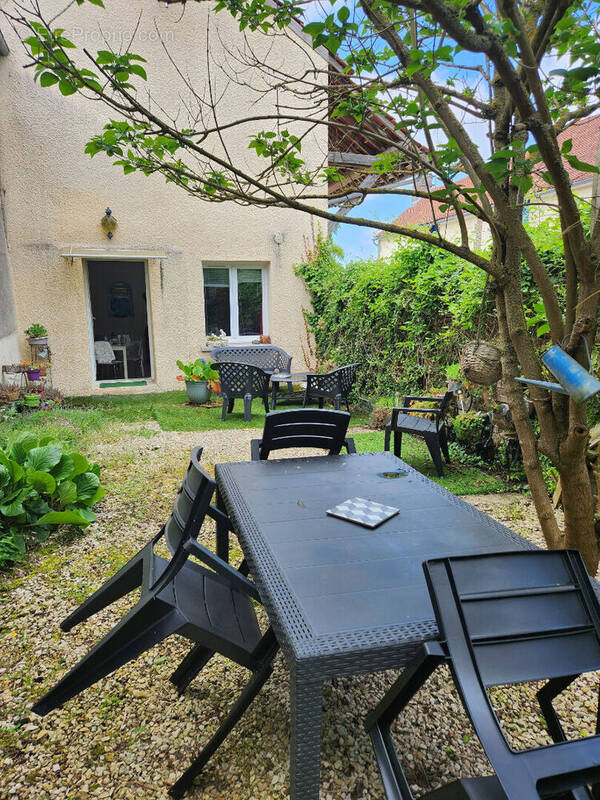 Maison à GUERCHY