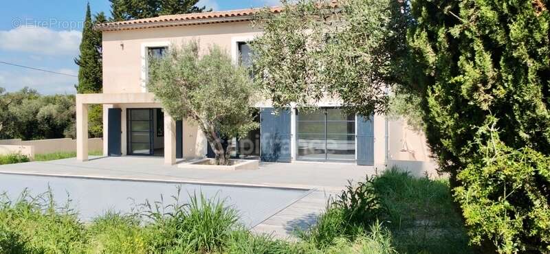 Maison à FONTVIEILLE