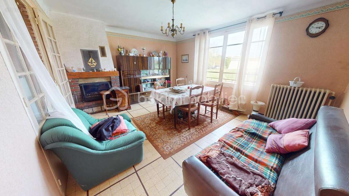 Maison à QUIERS-SUR-BEZONDE