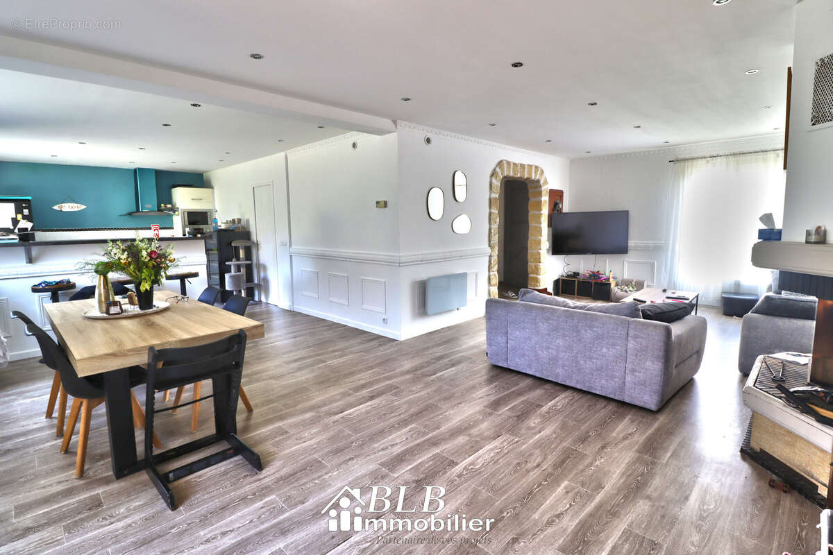 Maison à LE PERRAY-EN-YVELINES