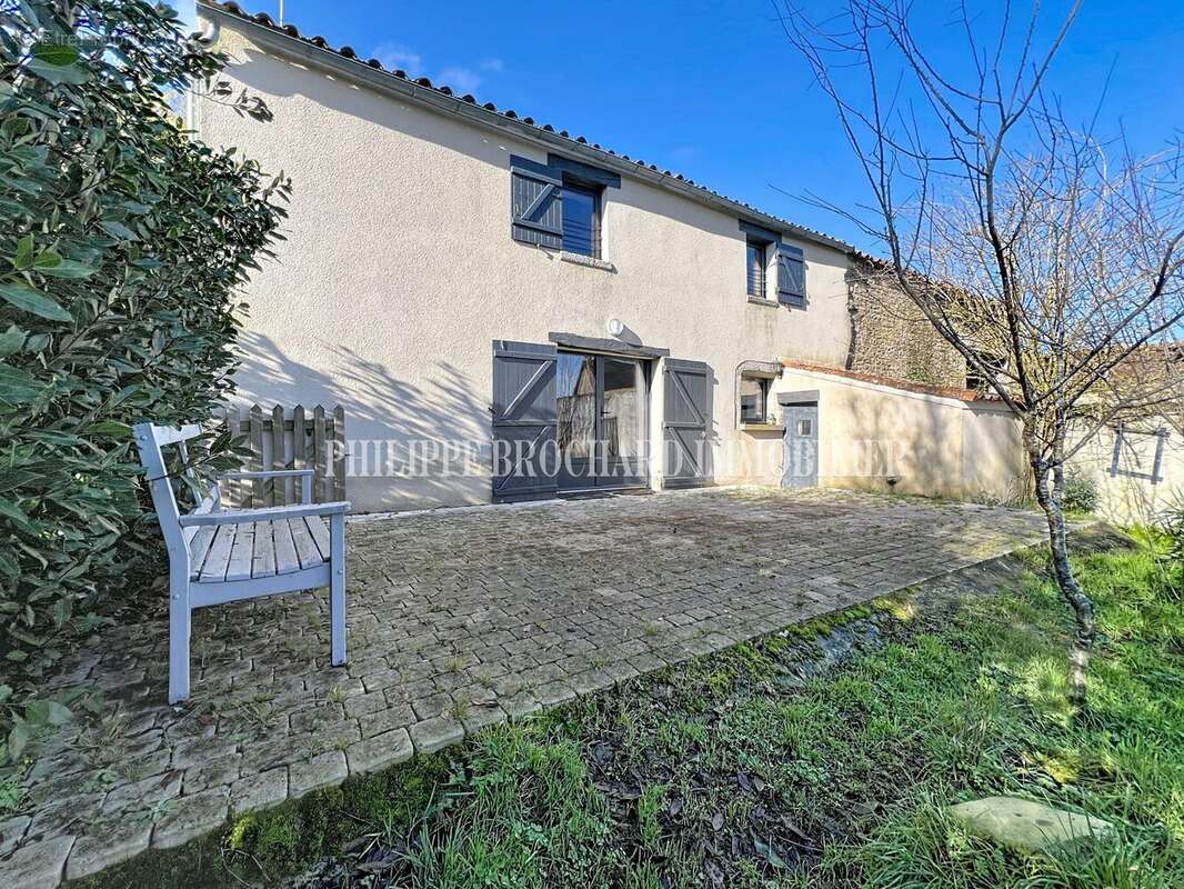 Maison 125 m² à Avrille  - photo 7