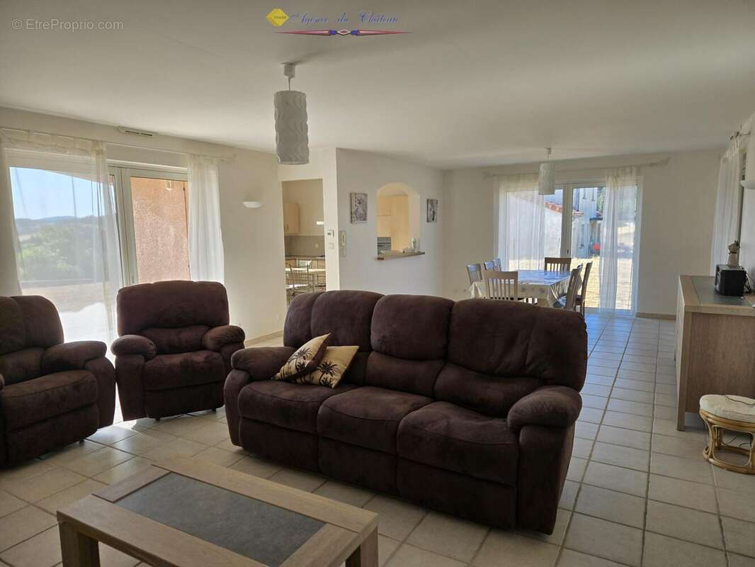Maison 129 m² à Saint-Bonnet-Des-Bruyeres  - photo 3