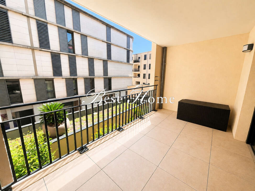 À deux pas de la Maison Carrée   Magnifique T3 avec terrasses - photo 2