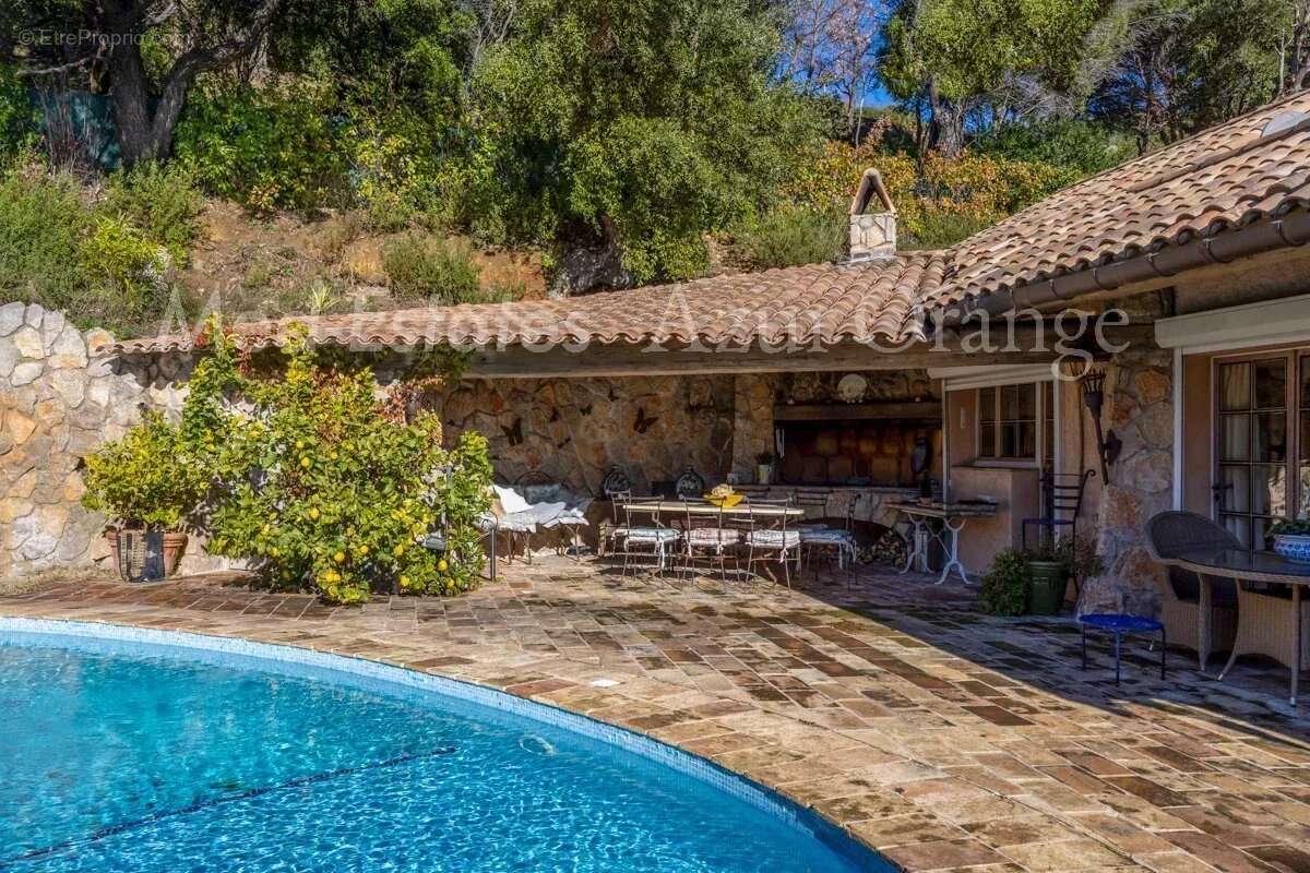 Maison à LA GARDE-FREINET