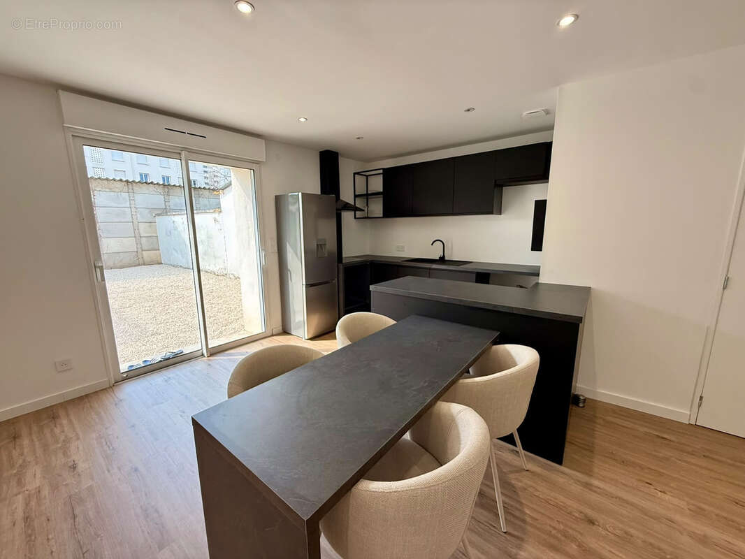 Appartement T3 plain-pied rénové, terrasse, parking - photo 2