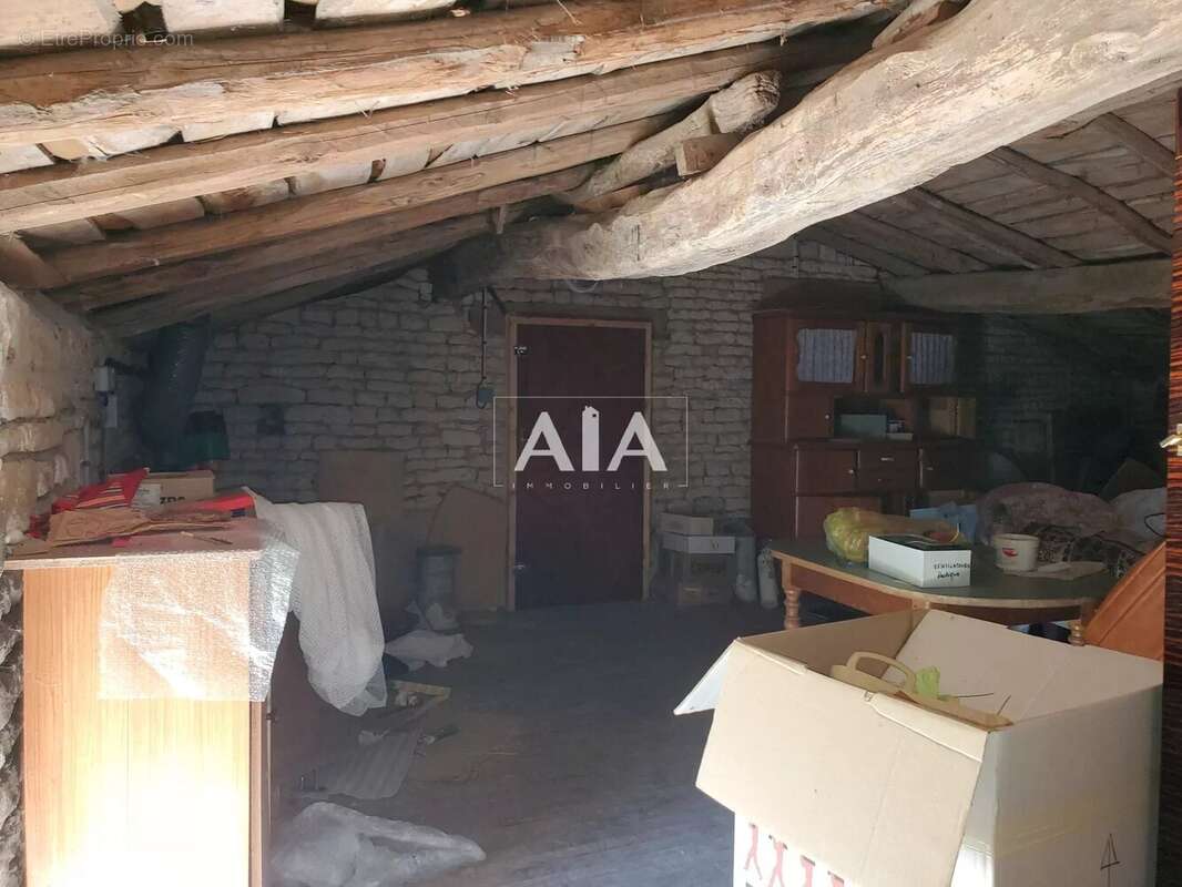 Maison à THEIL-RABIER