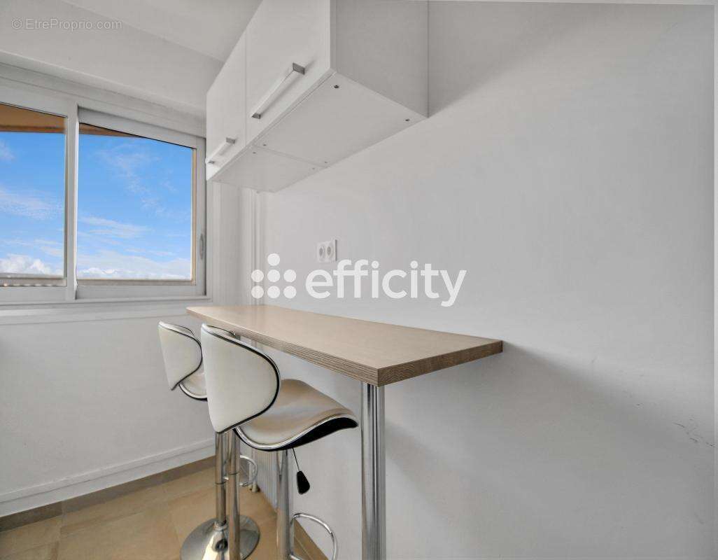 Appartement à COURBEVOIE