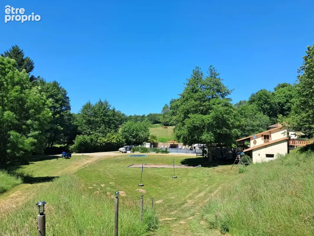 Moulin offrant une grande maison familiale avec potentiel pour gîte, camping ou restaurant - photo 11