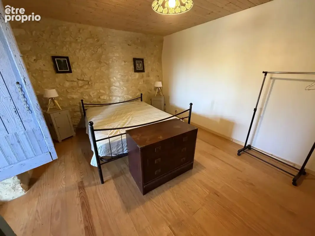 Un bien rare alliant le cachet de la pierre et le confort moderne, à découvrir sans tarder. Maison de caractère en pierre (136 m - photo 9
