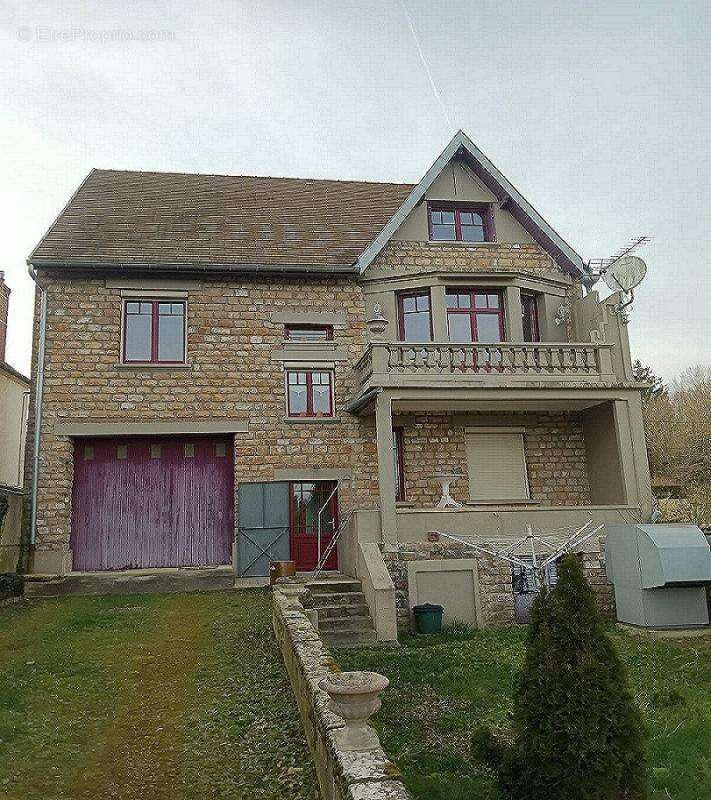 Maison à LAMARCHE-SUR-SAONE