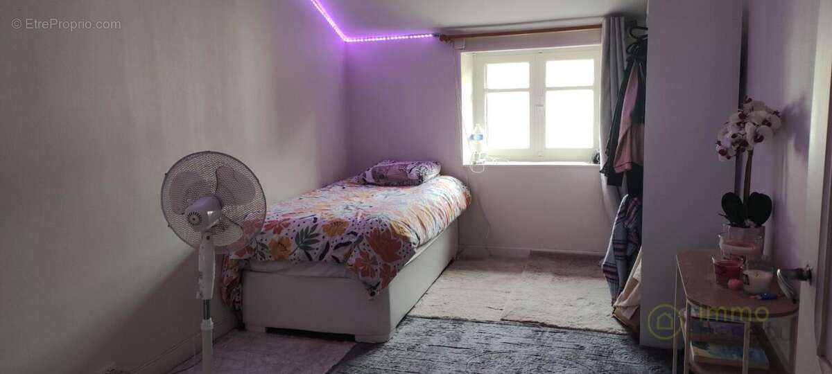 Maison 130 m² à Saint-Bonnet-Sur-Gironde  - photo 4