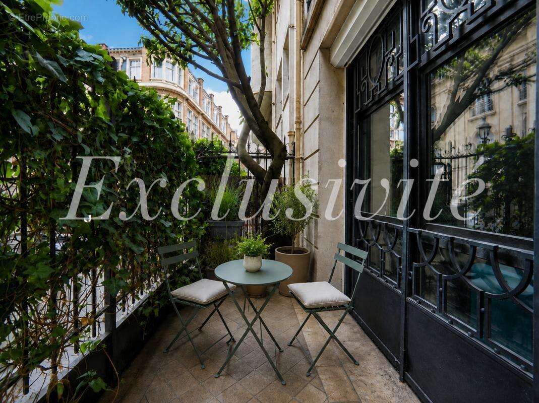 Appartement à PARIS-16E